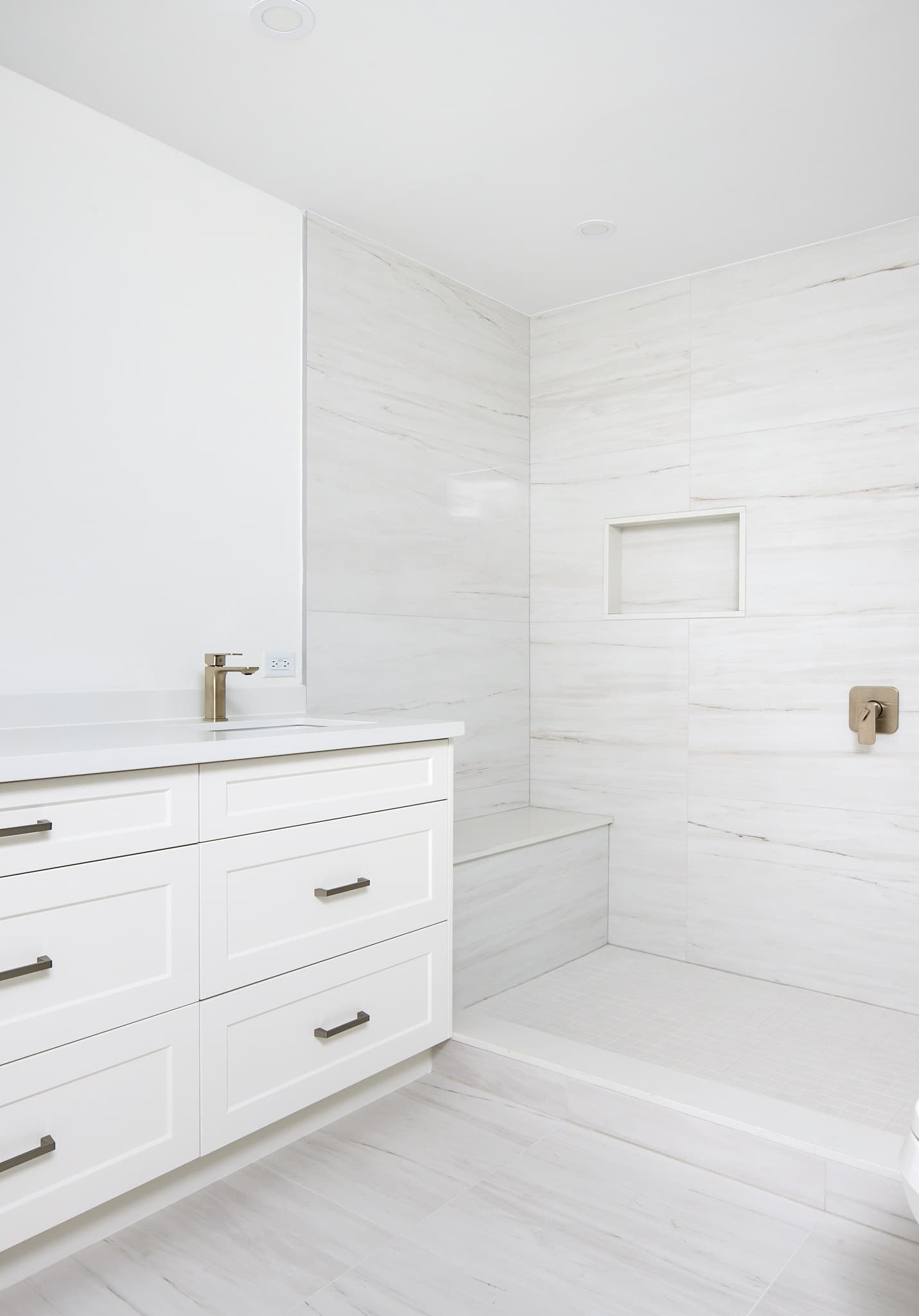 Bathroom tile and fixtures by Harbour Kitchens