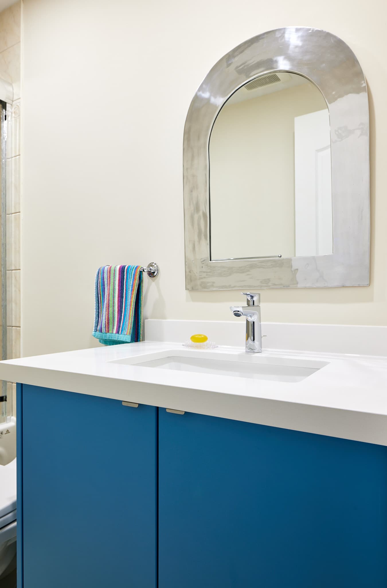 Bathroom tile and finishes by Harbour Kitchens