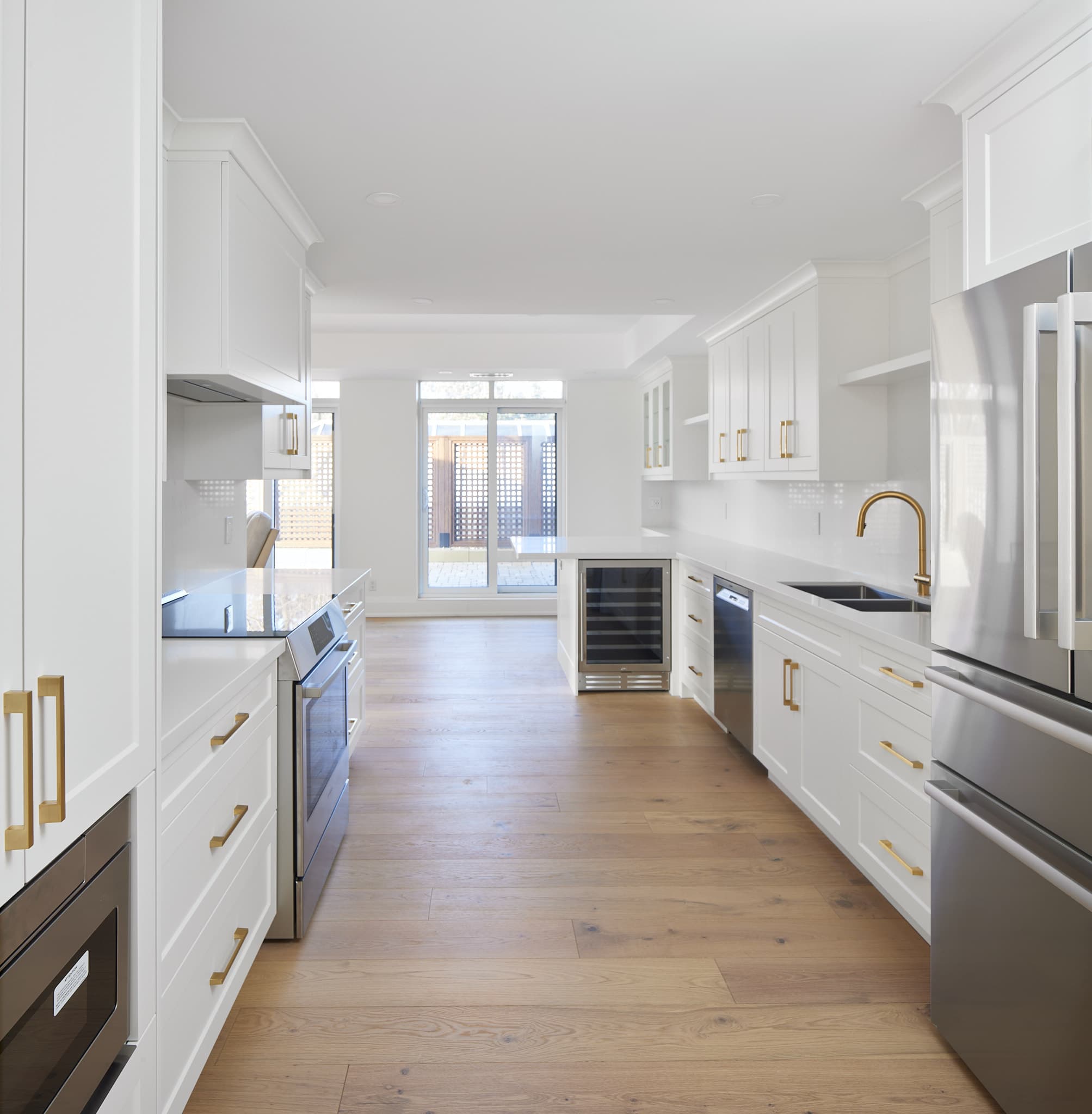 Full kitchen panorama by Harbour Kitchens — Mississauga