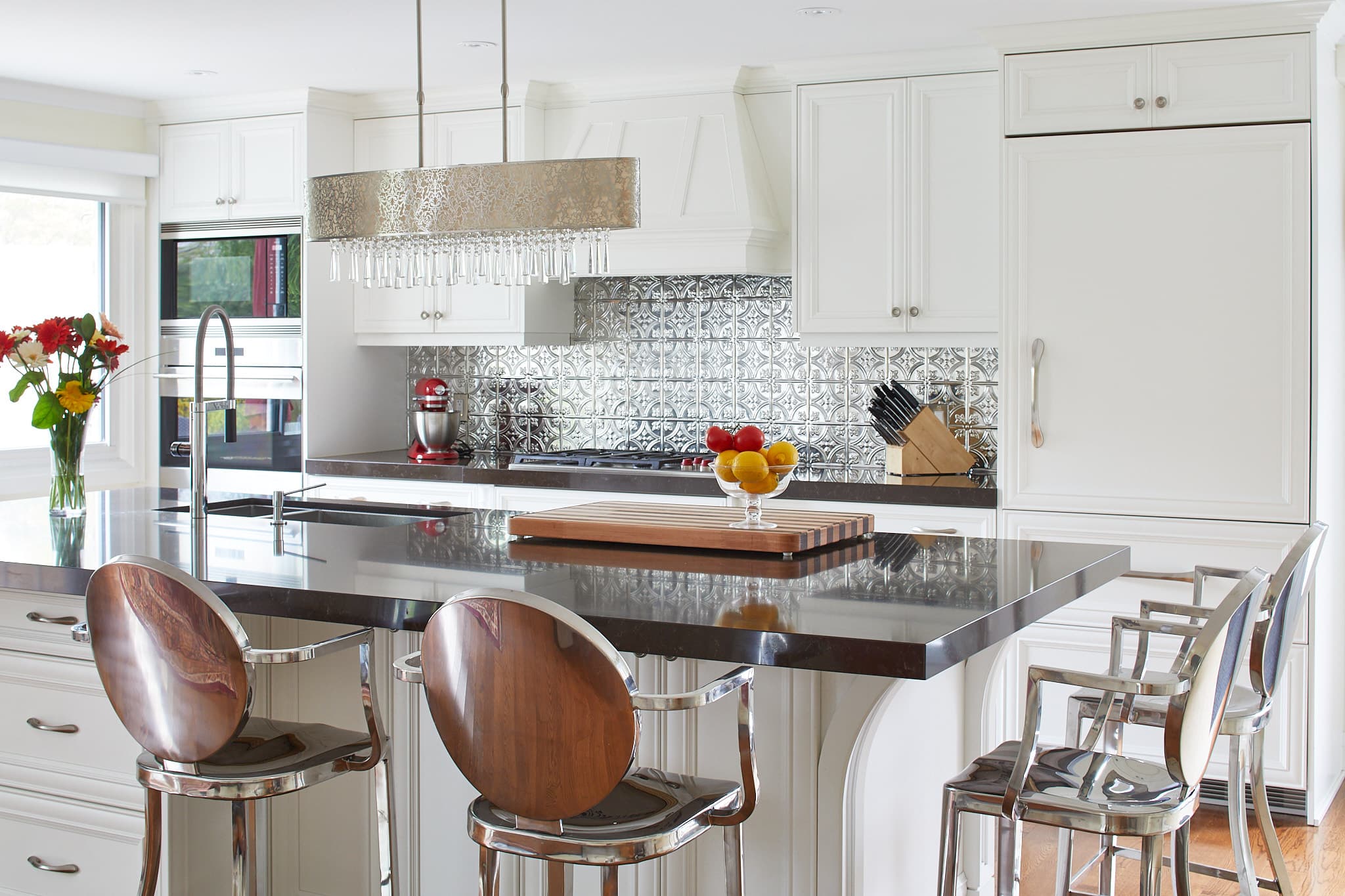 Modern kitchen design by Harbour Kitchens — GTA