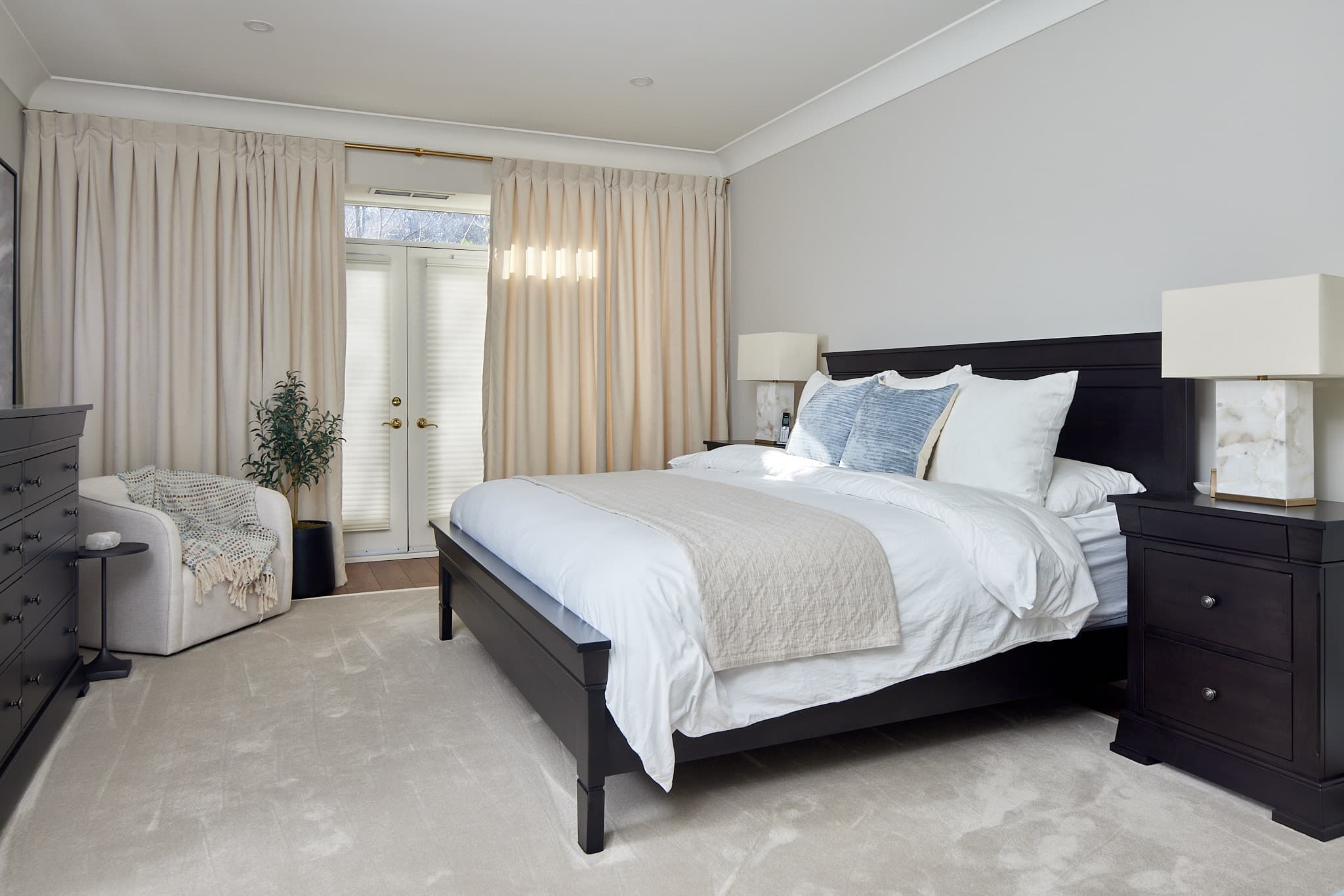 Living area renovation by Harbour Kitchens — Mississauga